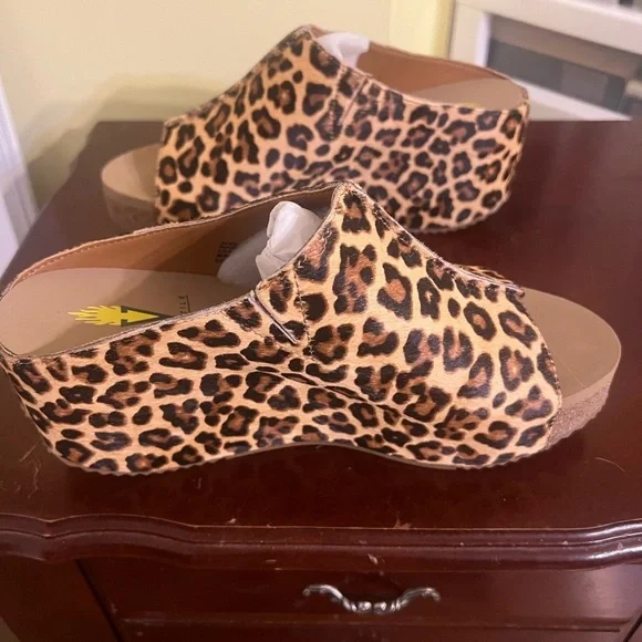 Volatile Leopard Print Wedge Sandals 8 - Picture 2 of 3